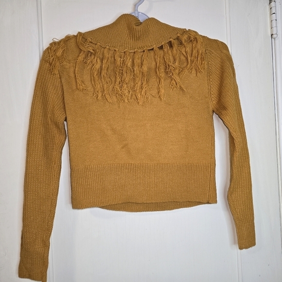 Hidden Brand Fringe Crop Cold Shoulder Sweater Size Small NWT - Picture 3 of 8